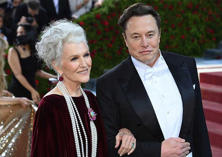 Elon Musk lisedeyken neden okul değiştirdi Babasıyla arası neden bozuldu Her şeyin açıklaması çocukken yaşadıkları mı