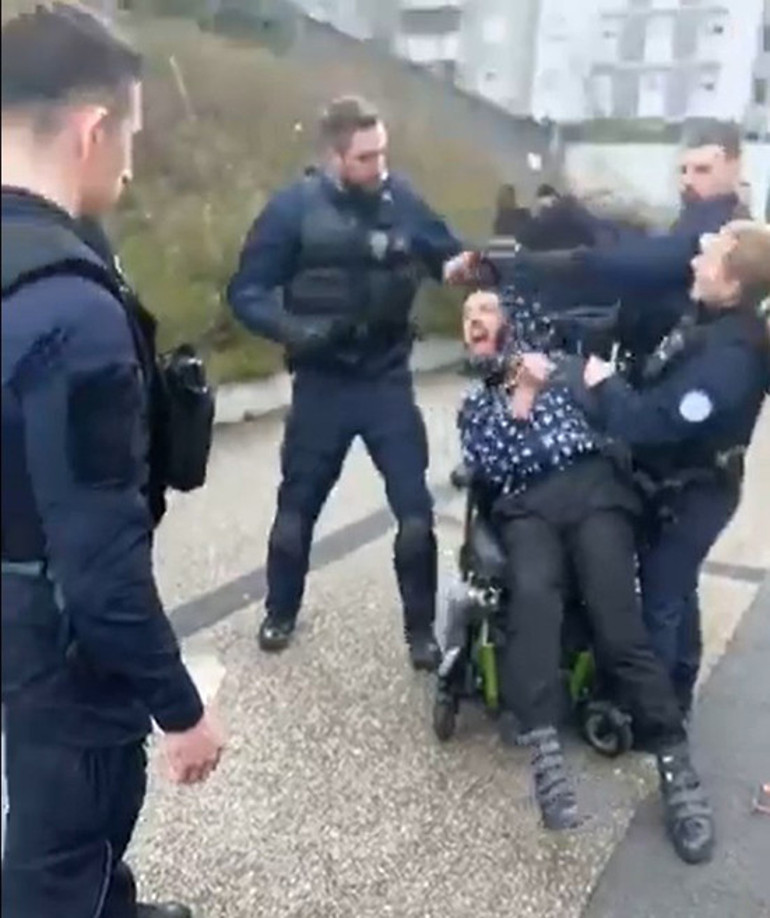 Fransa’da engelli vatandaşa yumruk atan polise suç duyurusu