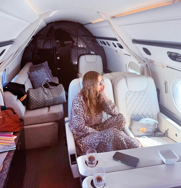 Özel uçakla Milano’ya tatile gittiler