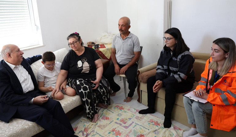 Arasın dramı son buldu Bir güzel haber daha: İstediği yere tekerlekli sandalye ile değil yürüyerek gidecek