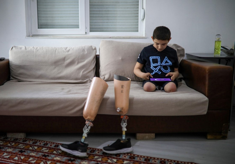 Arasın dramı son buldu Bir güzel haber daha: İstediği yere tekerlekli sandalye ile değil yürüyerek gidecek