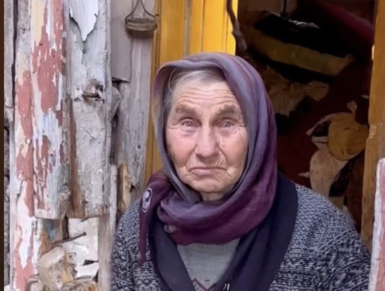 Necla Teyzenin köpekleri sahipsiz bırakılmadı... Bambam Ülker Güleryüzün mezarının başından ayrılmadı