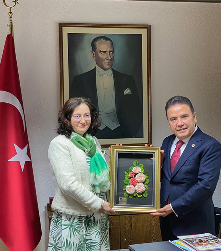 Antalya heyeti baharı getirdi