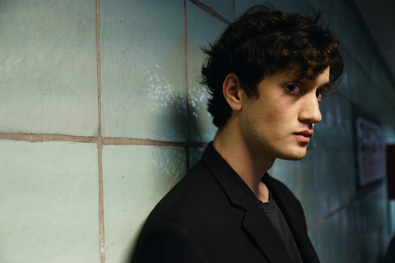 Tek sergi, çok sanatçı