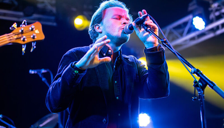 Tek sergi, çok sanatçı