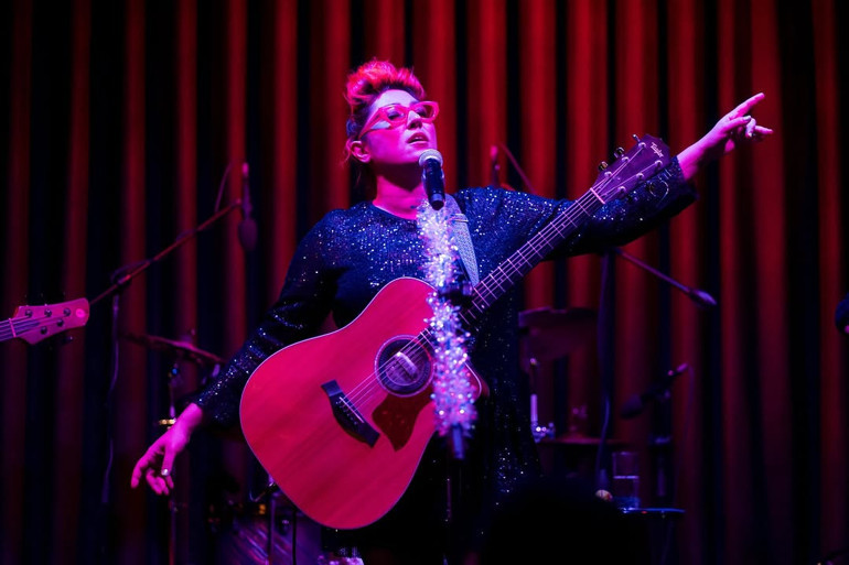 Tek sergi, çok sanatçı