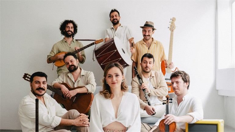 Tek sergi, çok sanatçı