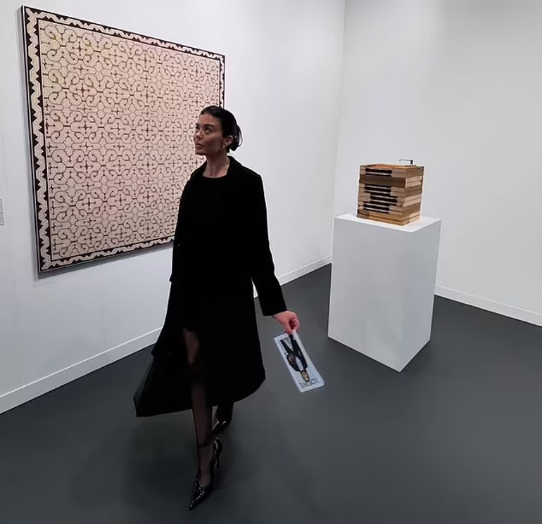 Korkudan evden çıkamaz hale geldi Masum bir selfie çektiğini sanıyordu, dört yıl boyunca cehennemi yaşadı...