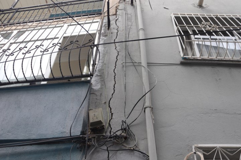 İzmirde vatandaşların tünel kâbusu Gece uyurken seslere uyanıyoruz