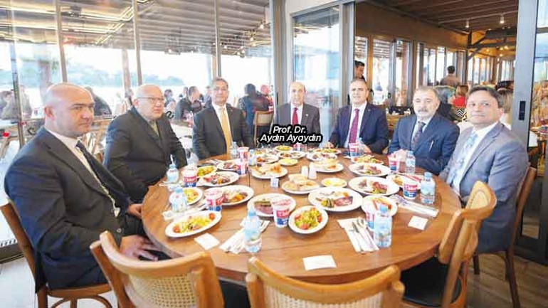 Aydın Hoca’dan siyasette hizmet dersi