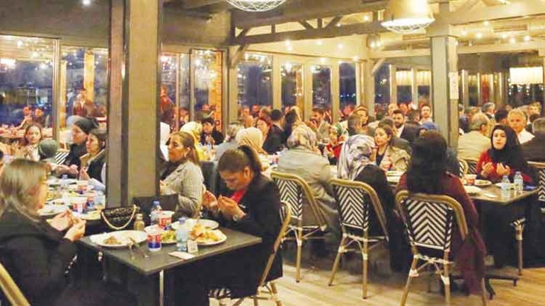 Aydın Hoca’dan siyasette hizmet dersi