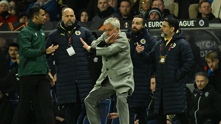 Avrupa basını Fenerbahçenin vedasını ve Mourinhoyu konuşuyor Yüzü kıyafeti kadar griydi Öfkeden kulübeyi yumrukladı