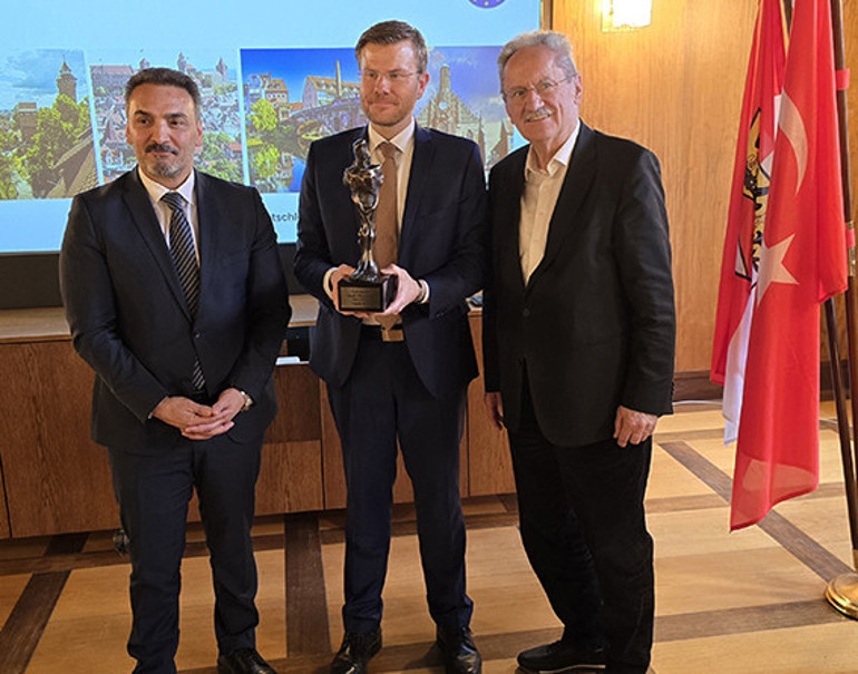 Muhittin Böcek ve Marcus König’e onur ödülü