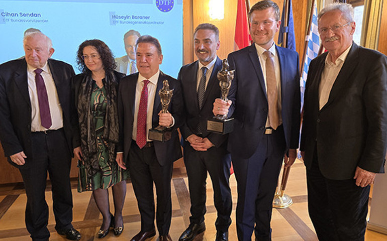 Muhittin Böcek ve Marcus König’e onur ödülü