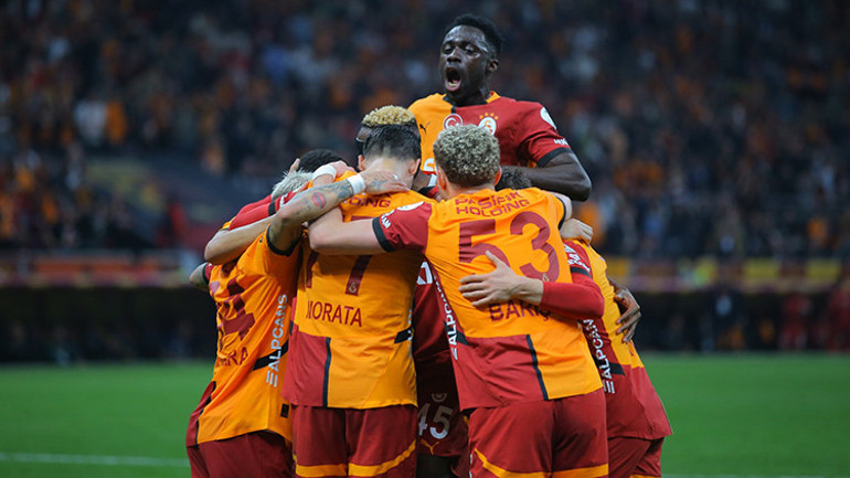 Antalyaspor galibiyeti sonrası Galatasaraylı yıldıza büyük övgü: Takımın gizli kahramanı İsmi efsanelerin yanına doğru gidiyor