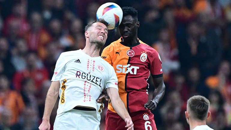 Antalyaspor galibiyeti sonrası Galatasaraylı yıldıza büyük övgü: Takımın gizli kahramanı İsmi efsanelerin yanına doğru gidiyor