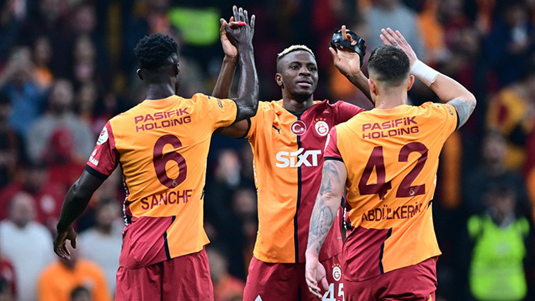 Antalyaspor galibiyeti sonrası Galatasaraylı yıldıza büyük övgü: Takımın gizli kahramanı İsmi efsanelerin yanına doğru gidiyor