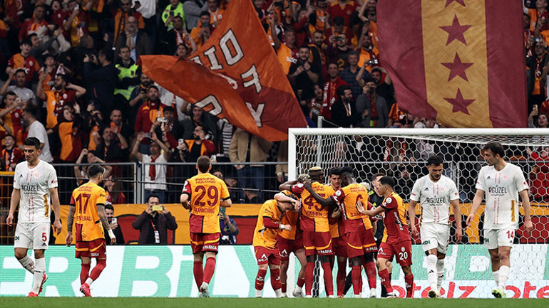 Antalyaspor galibiyeti sonrası Galatasaraylı yıldıza büyük övgü: Takımın gizli kahramanı İsmi efsanelerin yanına doğru gidiyor