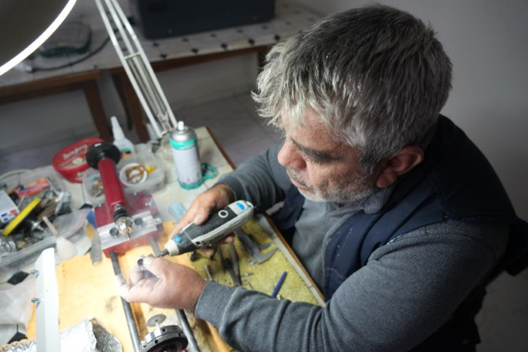 Gramı altın kadar değerli | Ağaçlardan sızıyor, birer şahesere dönüşüyor... Doktor tavsiyesiyle gelip alan oldu