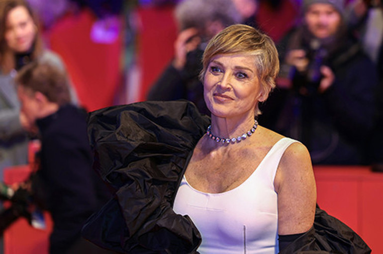 Bazen efsane olmak da yetmez... Ünlü oyuncu sosyal medyadan dert yandı: Önce filmin kadrosuna aldılar, sonra da attılar