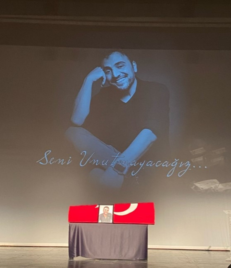 Şinasi Yurtsevere veda... Ahmet Kuralın gözyaşları