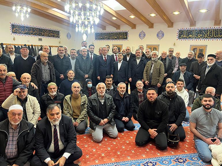 ‘2500 yıllık akıp giden dereyiz’
