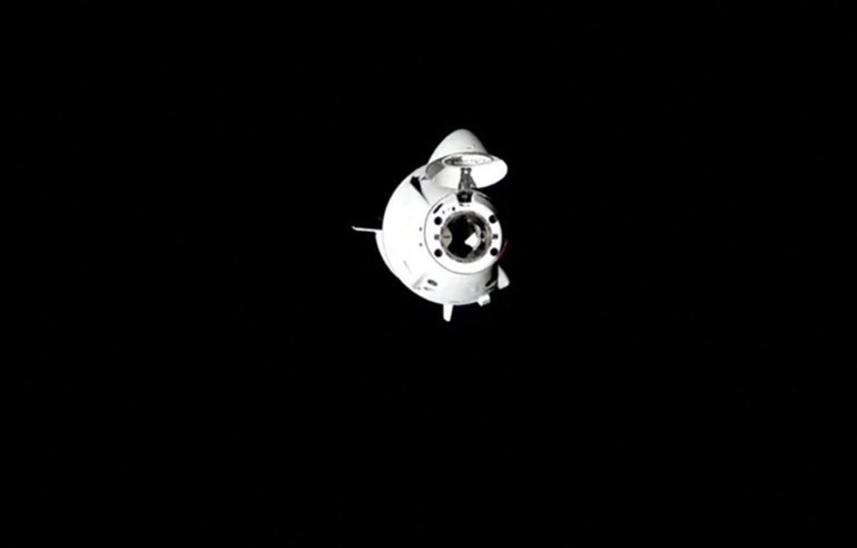 Dünya nefesini tuttu bekliyor: Uzayda mahsur kalan astronotları Dünyaya getirecek SpaceX kapsülü başarıyla fırlatıldı