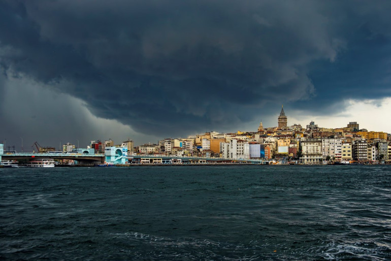 Son dakika: Kış geri dönüyor İstanbula bir uyarı da AKOMdan... Sıcaklıklar 20 derece birden düşecek