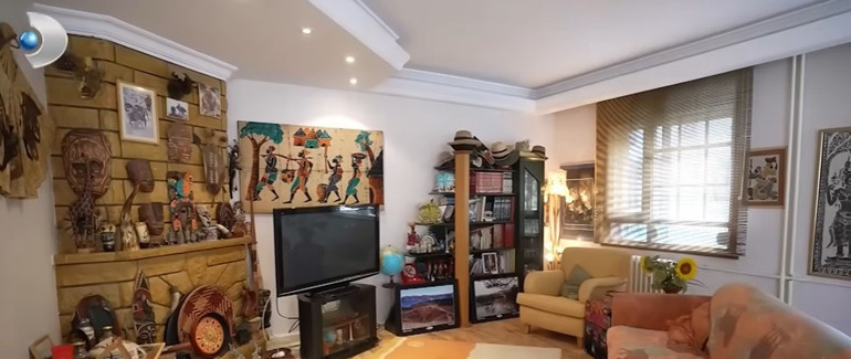 159 ülke gezdi evini getirdiği objelerle süsledi 70 ve 80lere damga vuran ünlü şarkıcı burada yaşıyor