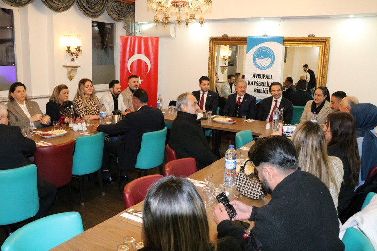 Hulusi Akar, Avrupalı Kayserililerle buluştu