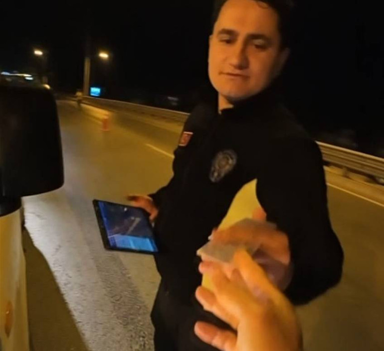 İzleyenlerin yüreği sızladı Trafik polisinin sözleri gündem olmuştu... Görüntüdeki motosikletli konuştu: Orada çok etkilendim