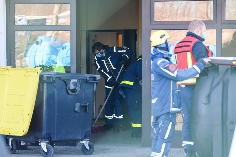 Kaçak sigara fabrikasına baskın