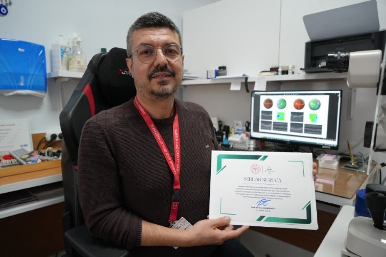 1 yılda bine yakın ameliyat gerçekleştiren doktora Sağlık Bakanından teşekkür belgesi