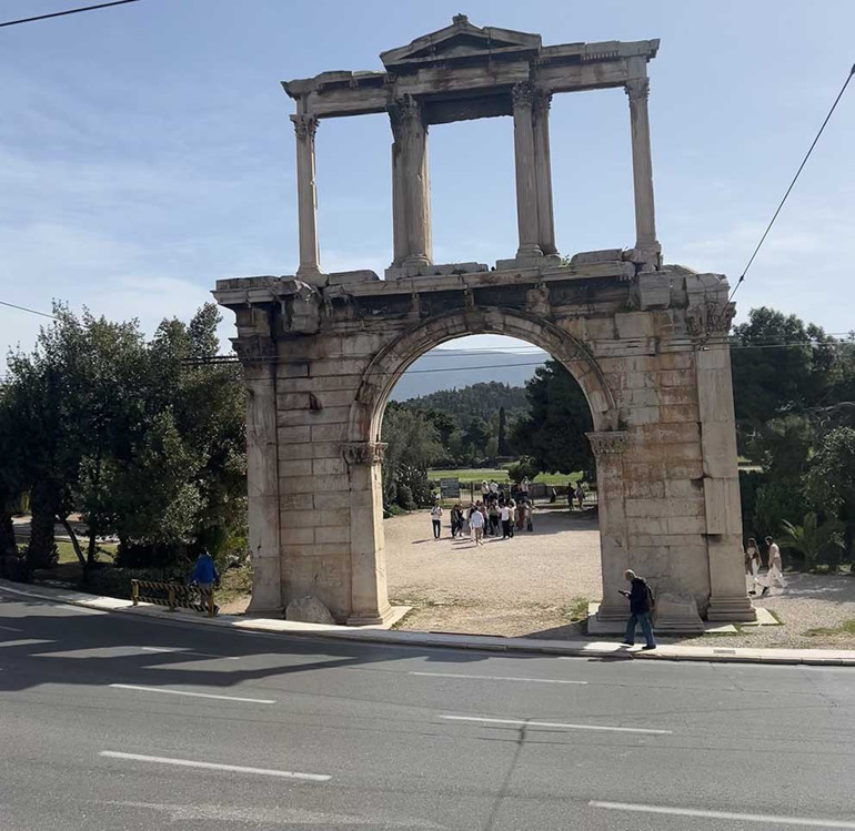 Atina’da antik dönemden günümüze yolculuk