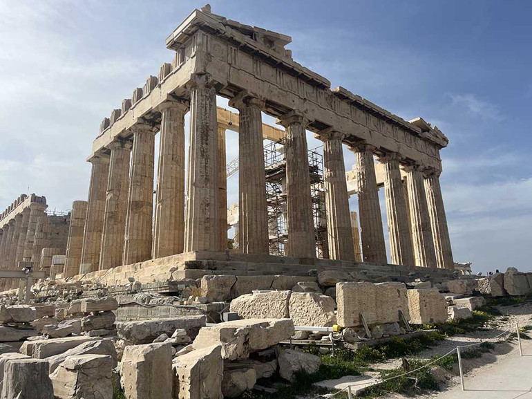 Atina’da antik dönemden günümüze yolculuk