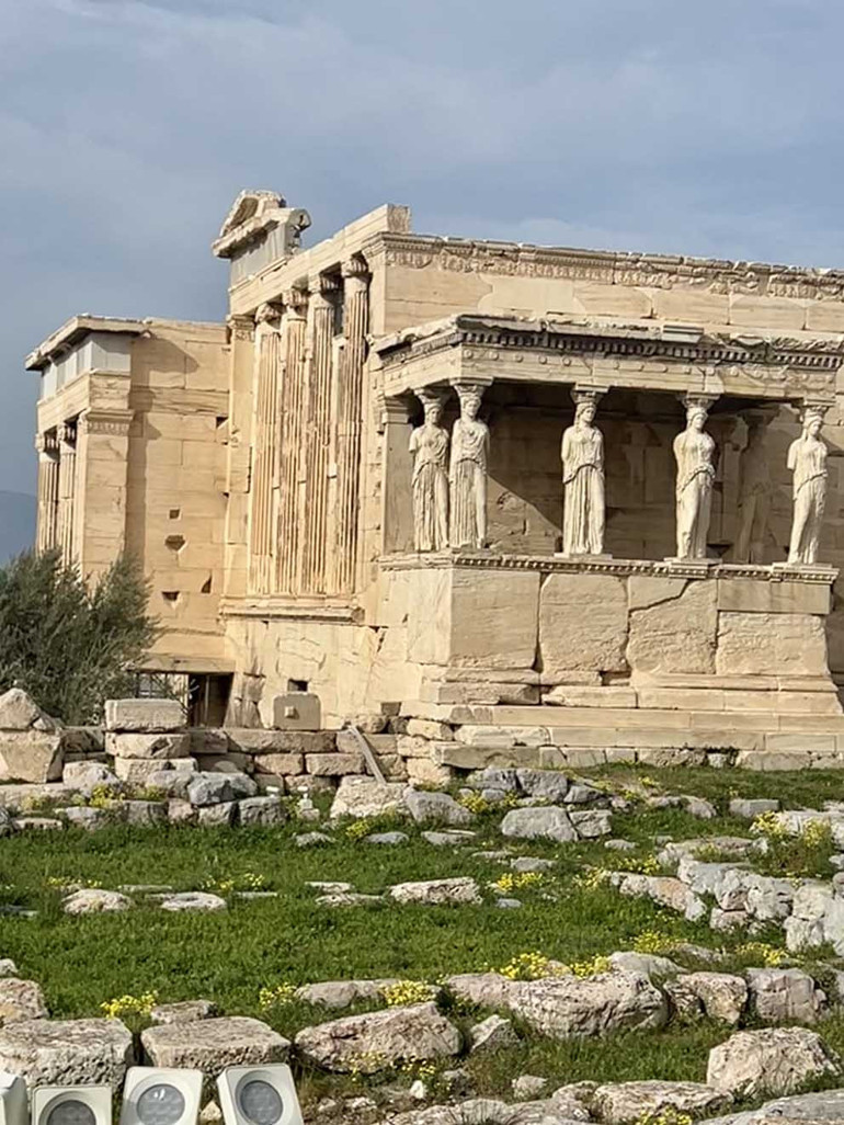 Atina’da antik dönemden günümüze yolculuk