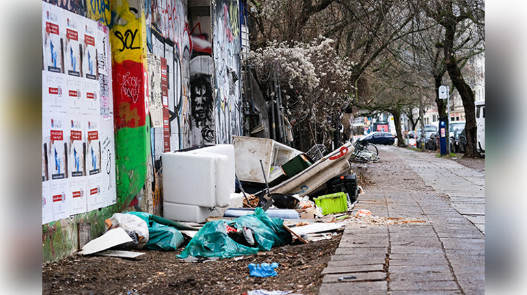 Berlin sokakları çöp doldu