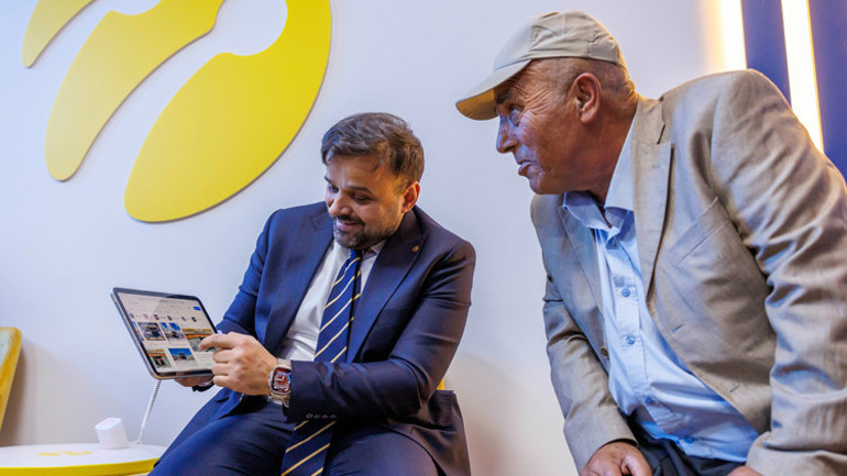 Turkcell, huzurevlerinde teknoloji odaları açmaya devam ediyor