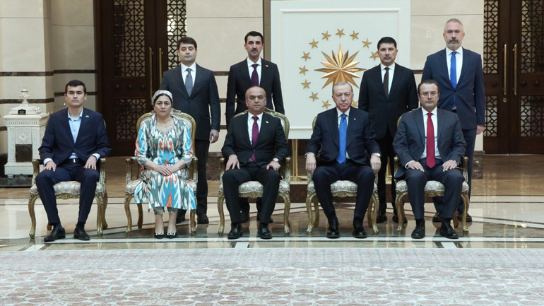 Cumhurbaşkanı Erdoğana 5 ülkenin büyükelçisinden güven mektubu