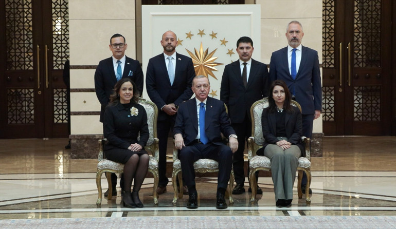 Cumhurbaşkanı Erdoğana 5 ülkenin büyükelçisinden güven mektubu