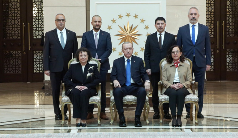 Cumhurbaşkanı Erdoğana 5 ülkenin büyükelçisinden güven mektubu