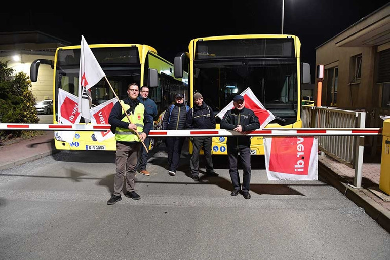 Berlin’de toplu taşıma çalışanları 2 günlük greve gitti