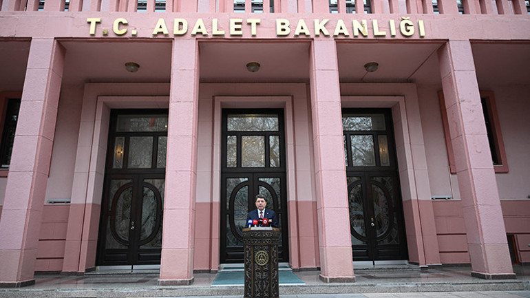 Son dakika haberi... İBB Başkanı Ekrem İmamoğluna gözaltı | Adalet Bakanı Yılmaz Tunç: Kanun karşısında ayrıcalık yok