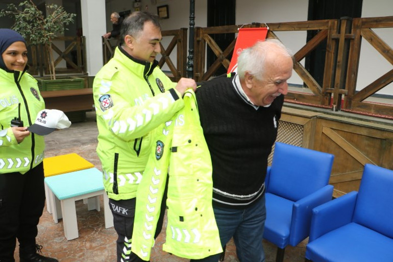 Polislik hayali sonunda gerçek oldu | 68 yaşında bu üniformayı giymek, çok güzel bir şey