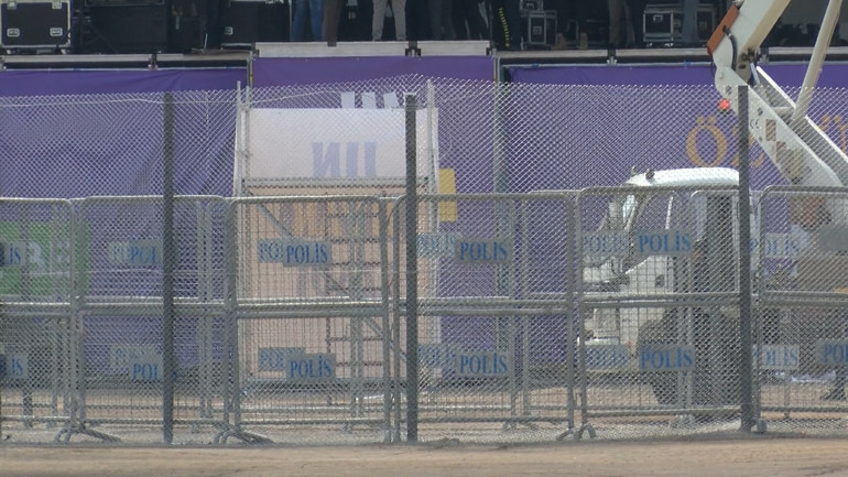 Diyarbakır’da Nevruz kutlamaları için hazırlık... 3 ton odun yakılacak, 10 bin polis görev yapacak