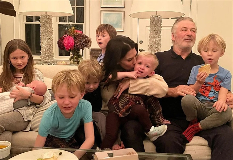 Ünlü çiftin arasında büyük gerilim Herkesin önünde kocasını azarladı… ‘Karım çok güzel ve akıllıdır’ diyen eşine böyle çıkıştı