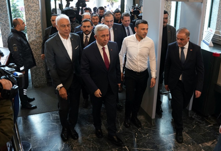Son dakika: İBB Başkanı Ekrem İmamoğlu gözaltında İfade işlemleri sürüyor... Bakan Yerlikayadan Saraçhane açıklaması