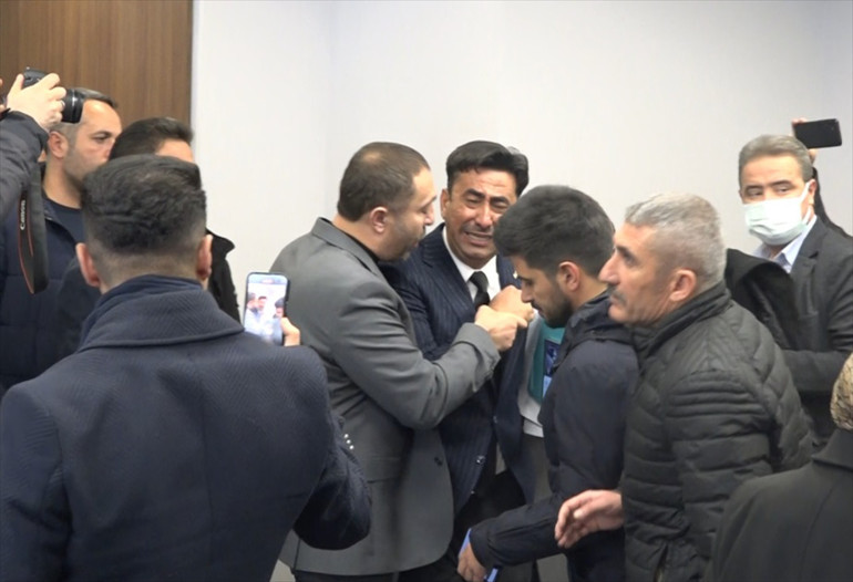 Kayseride eski sendika başkanı, yeniden aday olamayınca gözyaşı döktü: Ben bunu hak etmedim