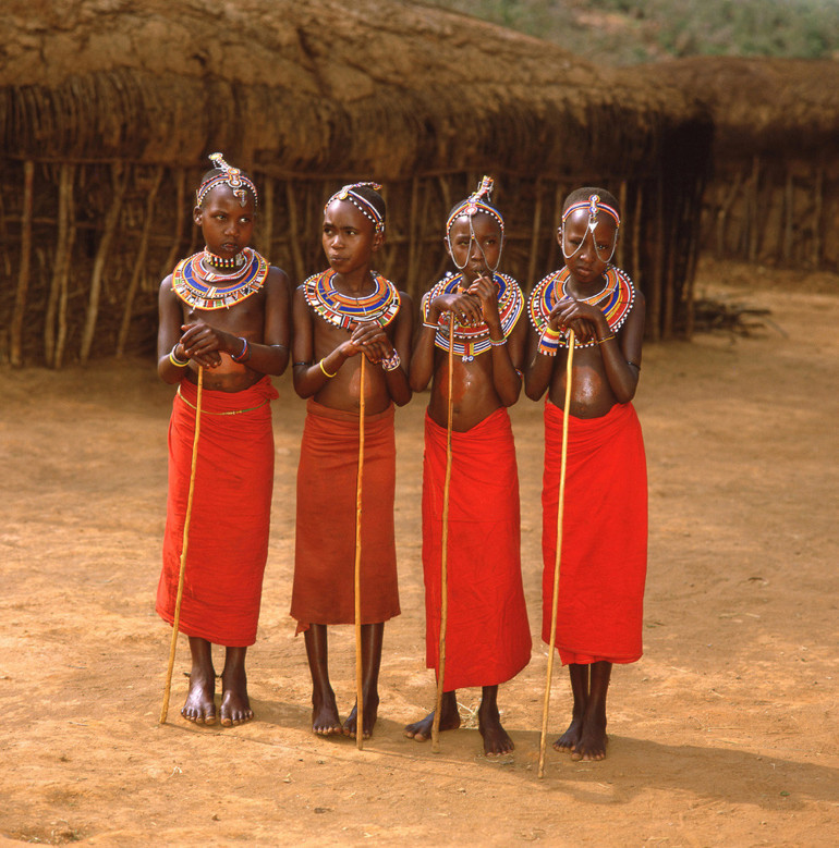Bugünlerde zıplayan zıplayana… Afrikanın Maasai Kabilesi dansından ilham alarak boylarını uzatmaya çalışıyorlar