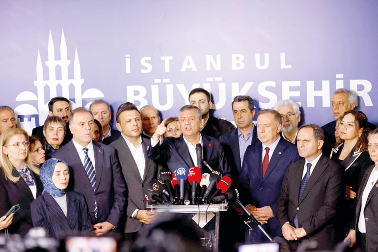 Olup bitenin AK Parti’ye yaradığından emin miyiz